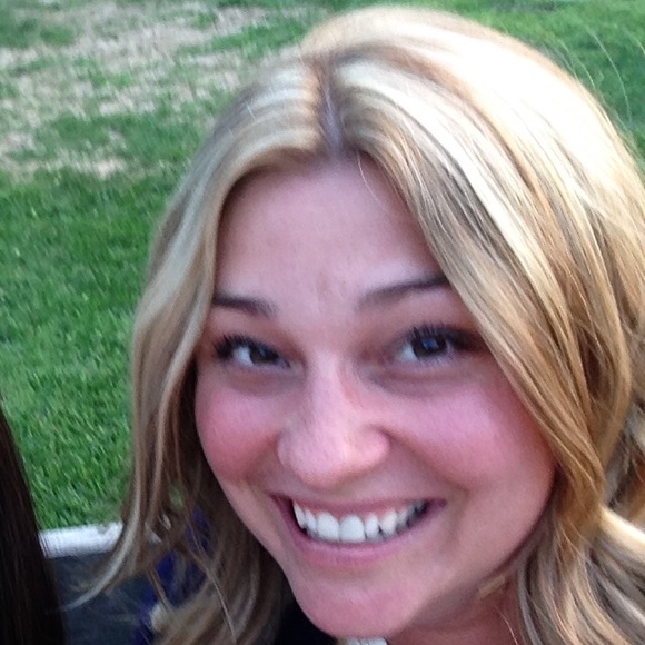 Meet your Posher, Laura - Picture 1 of 1